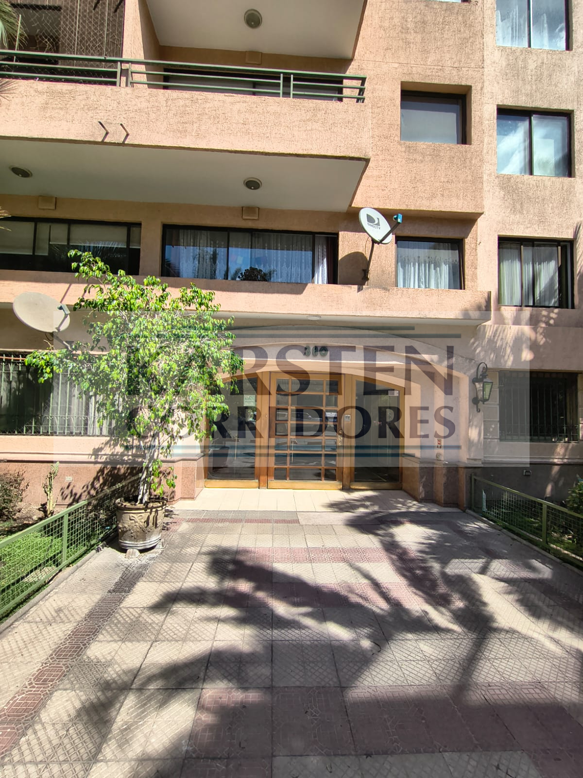 UF 3.770 // Vendo Departamento En Primer Piso De 3D Y 2B Con Estacionamiento Y Bodega, En Santiago Centro // UF 3.770 : Karsten Corredores De Propiedades